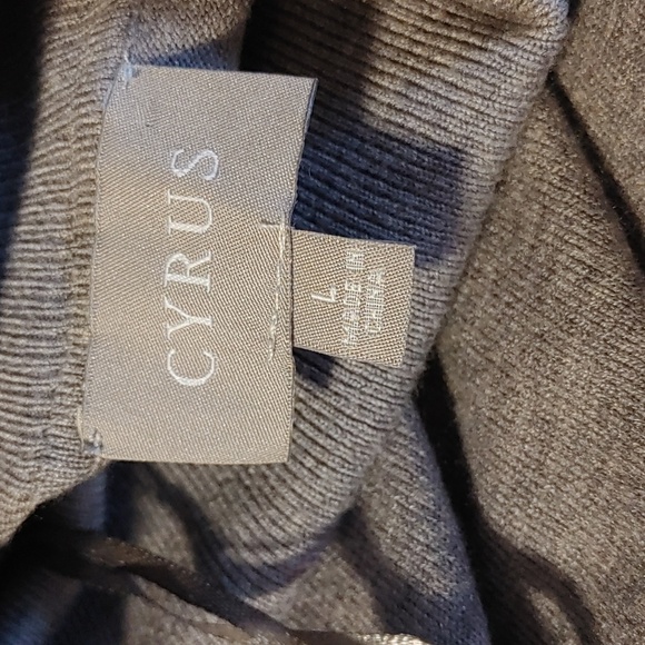 NWT CYRUS TWO-TONE GRAY & PINK KNIT TURTLENECK SWEATER SIZE LARGE - Picture 5 of 7